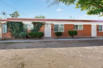 Building Photo - 540 Cardenas Dr SE