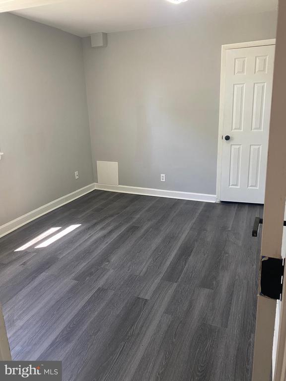 Building Photo - 452 Graythorn Rd