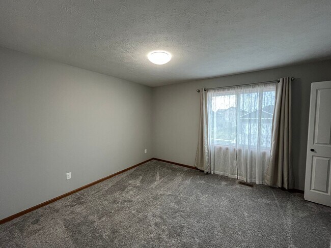 Building Photo - 7825 Yankee Woods Dr