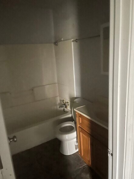 Building Photo - 113 W Ash St