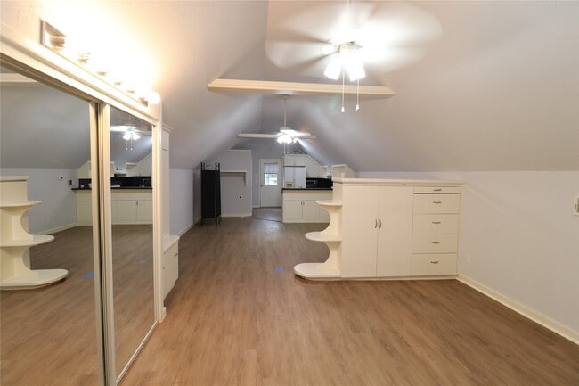 Building Photo - 1702 Cougar Creek St