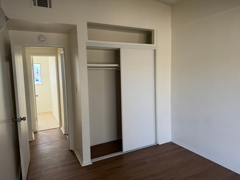 Building Photo - 1115 W Avenue H6