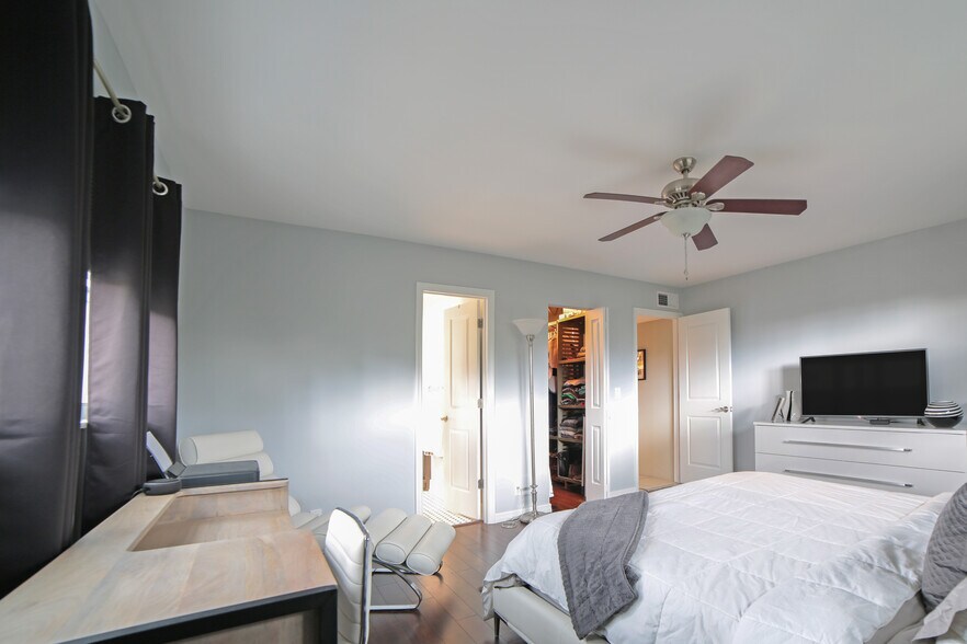 Building Photo - 1212 SE 2nd Ct