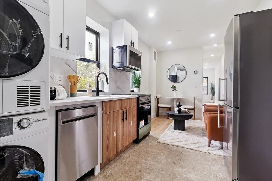 Primary Photo - 176 Rivington St