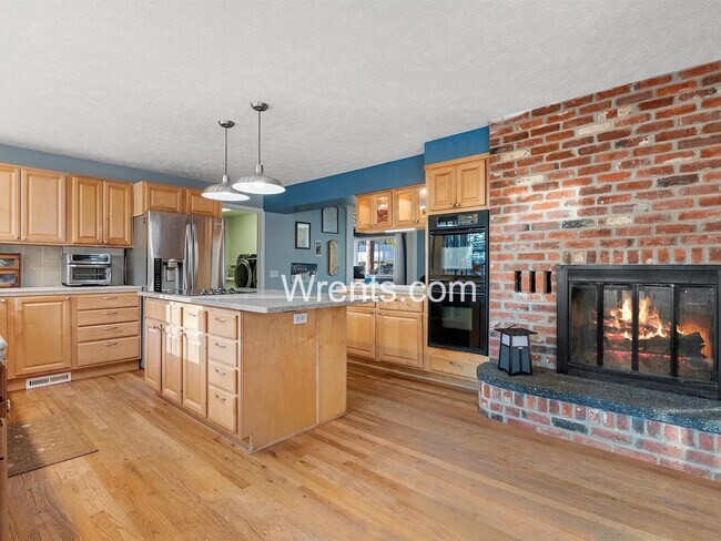 Building Photo - Your Own Slice of Spokane – 3BR/3BA Home West Plains Living - Bonus Shop available