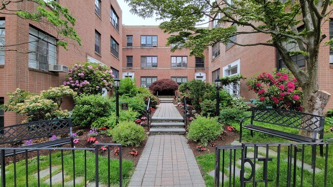 Building Photo - 339 Tappan St