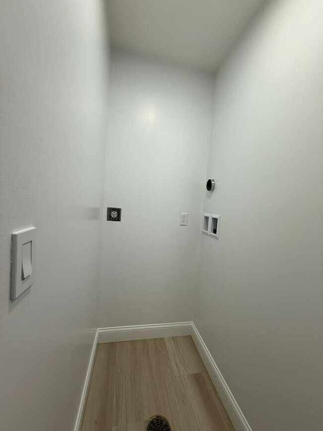 Building Photo - 17-19 Cabot St - 17-1