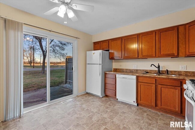 Building Photo - 3 Sundowner Ln