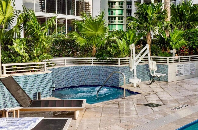 Building Photo - 1395 Brickell Bay Dr