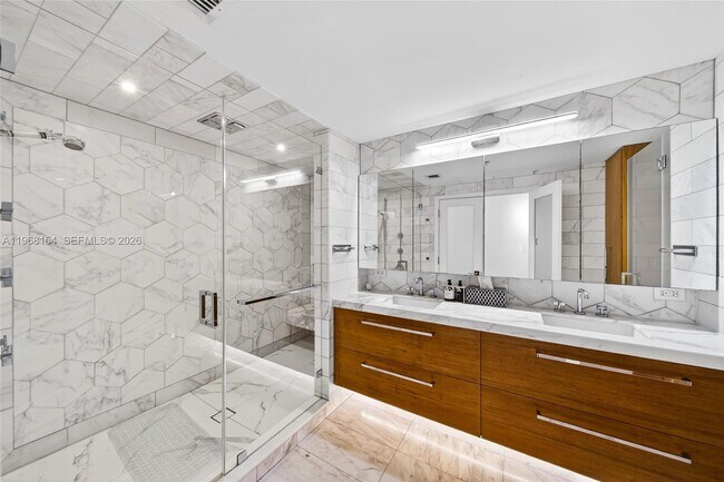 Building Photo - 601 NE 36th St