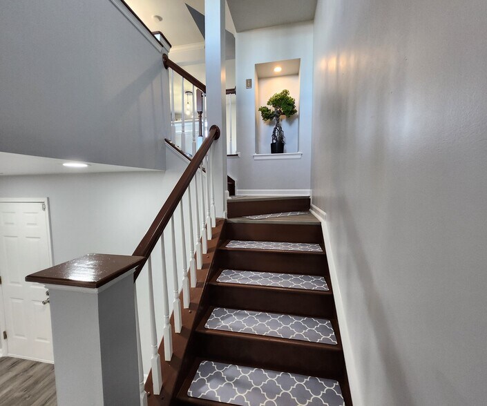Building Photo - 2068 Lockwood Dr
