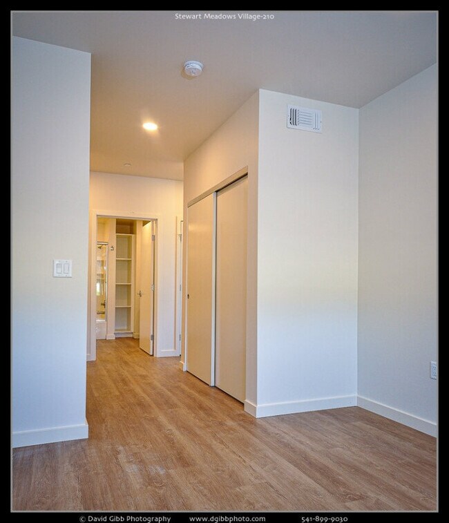 Building Photo - One bed, One bath Luxury Apartment at Stewart Meadows - Available June