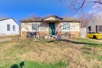 Building Photo - Gorgeous 2 Bedroom West Tulsa Home!