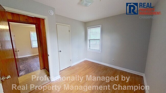 Building Photo - 209 Sycamore St
