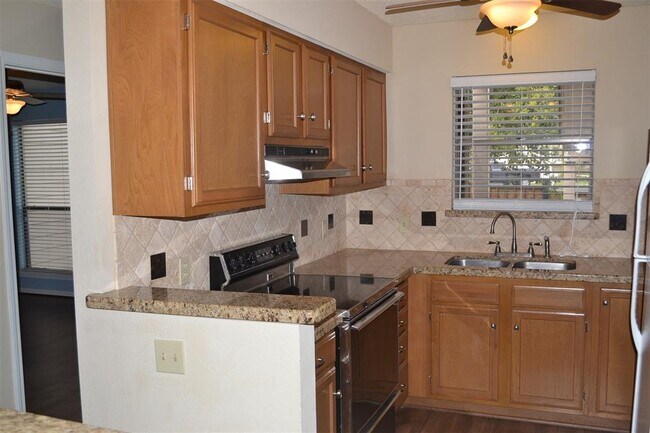 Building Photo - 202 Lakeview Terrace