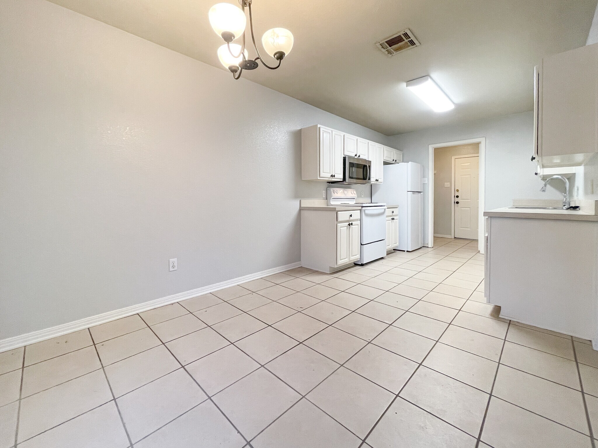 Building Photo - 10145 Valencia Dr