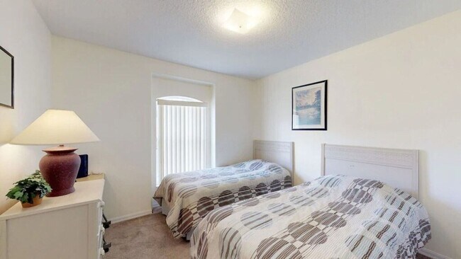Building Photo - 1398 N Foxrun Terrace