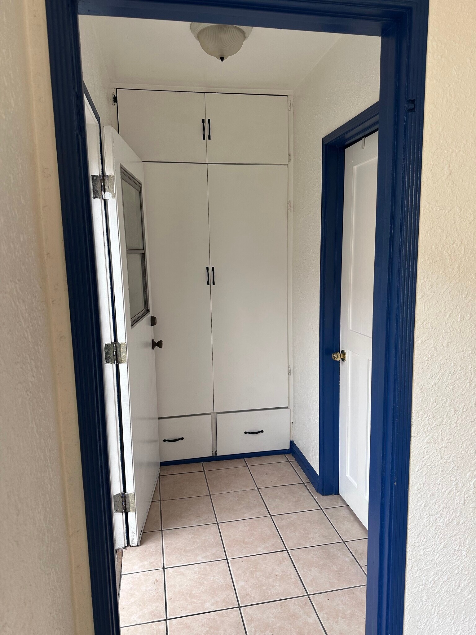 Closet - 1543 Nicola Ave