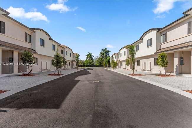 Building Photo - 413 W Palm Dr