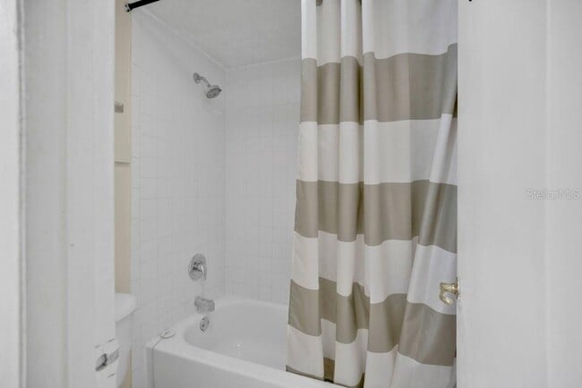 Building Photo - 2507 N Alafaya Trail