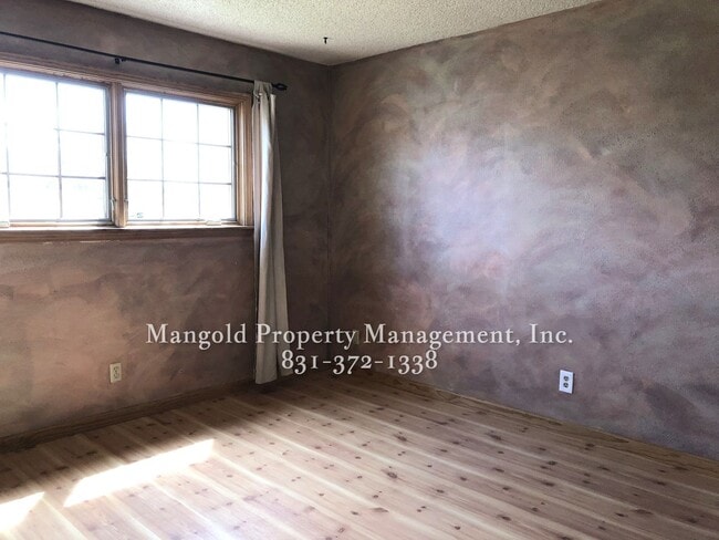 Building Photo - Charming 2-Bed 1-Bath Home with Vaulted Ce...