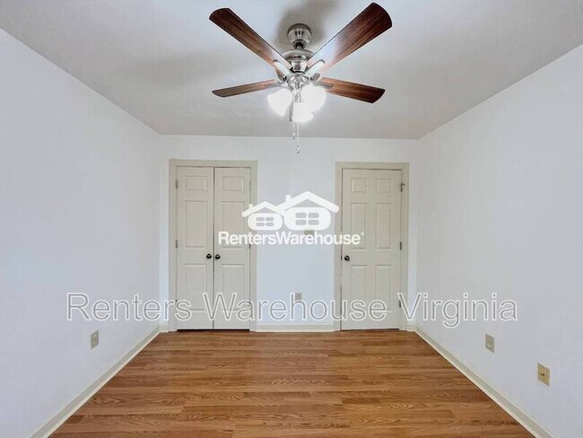 Building Photo - 352 Peace Haven Dr