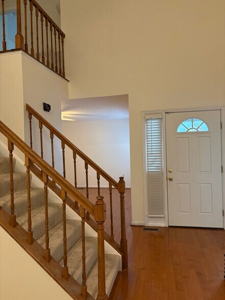 Building Photo - 14208 Greenview Dr
