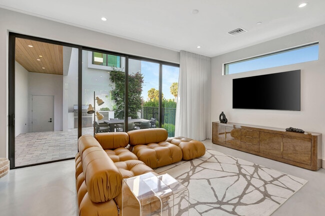 Building Photo - 1901 Dock St