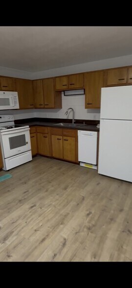 Building Photo - 742 W Gentile St
