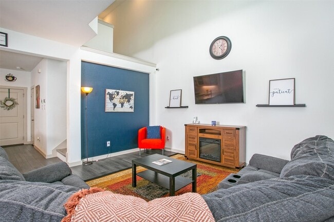 Building Photo - 1213 Casselberry Dr