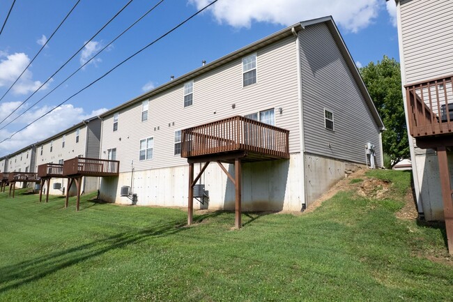 Building Photo - 601-603 Glenstone Dr.