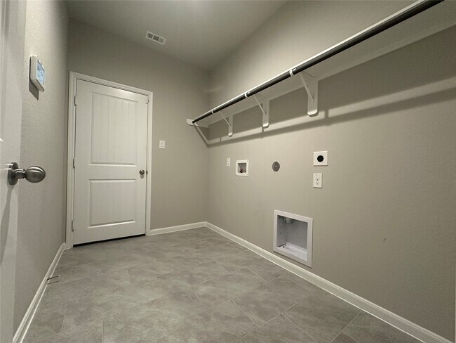 Building Photo - 6329 Clearwater Dr