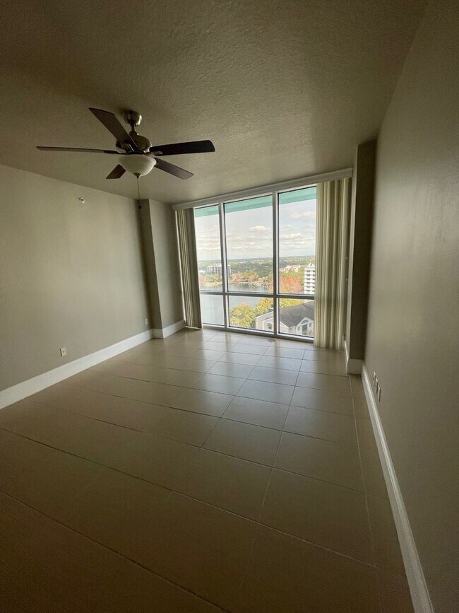 Building Photo - You have to see this View!  3 bedroom 2 bath condo @ The Waverly!
