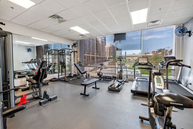 Building Photo - Breathtaking downtown East-facing, penthouse condo - FURNISHED!