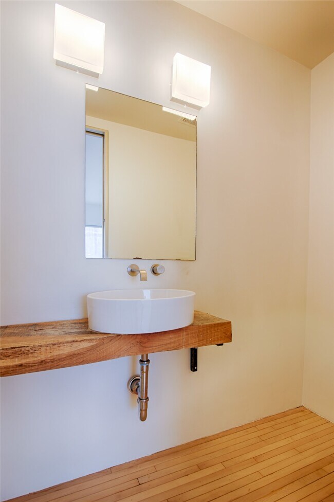 Building Photo - 730 Tulane St