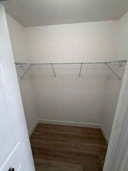 Building Photo - 8550 Kingbird Loop