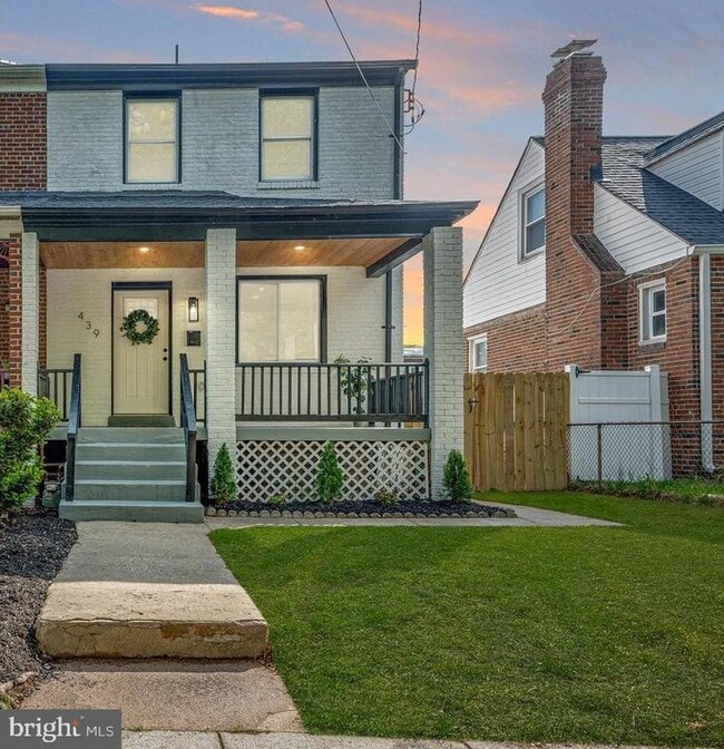 Building Photo - 439 Newcomb St SE