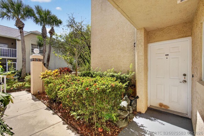 Building Photo - 1628 SE Green Acres Cir