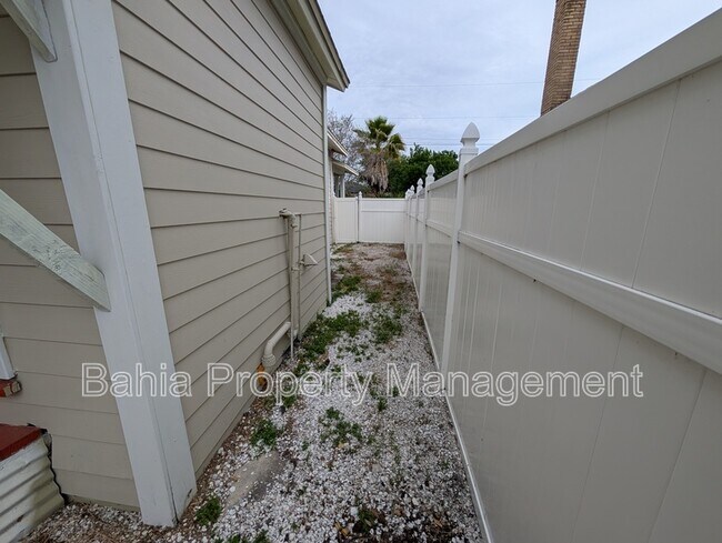 Building Photo - 103 S Westland Ave