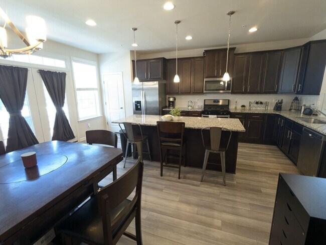 Building Photo - END UNIT newer build in ideal Frederick lo...