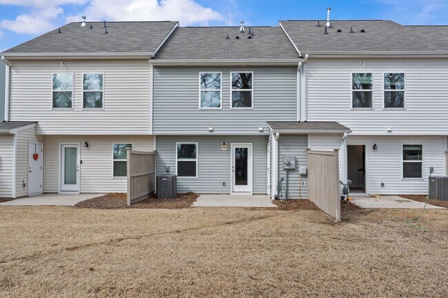 Building Photo - Beautiful 3 Bedroom 2.5 Bath Townhome in East Main Meadows