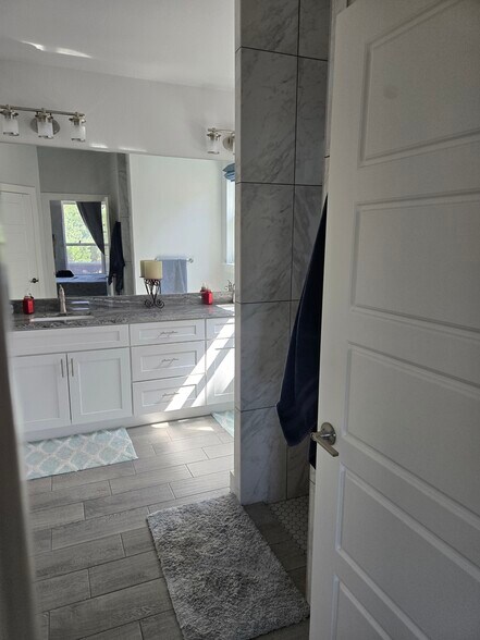 Master bathroom with dual sinks. Large walk in shower - 18605 Masters Cv