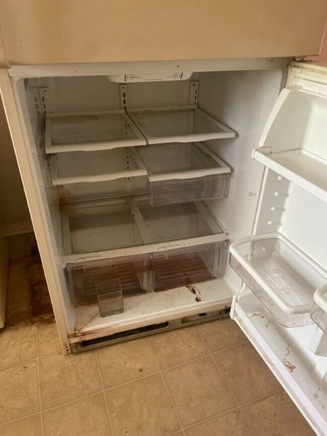 Building Photo - Three Bedroom One bathroom home for Rent