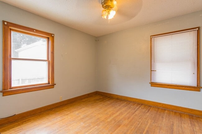 Building Photo - COLLEGE PRE-LEASING