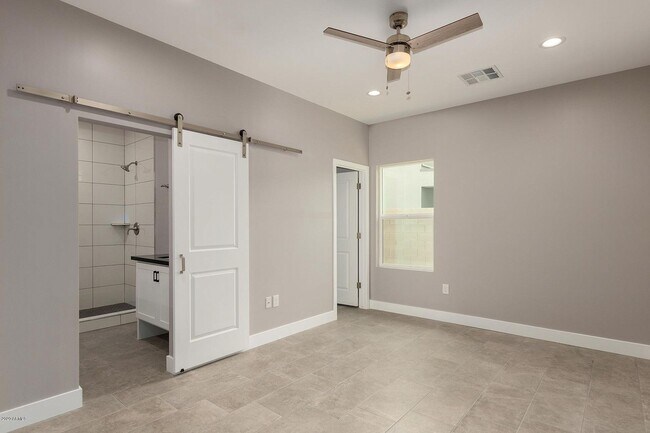 Building Photo - 2336 E Harvard St