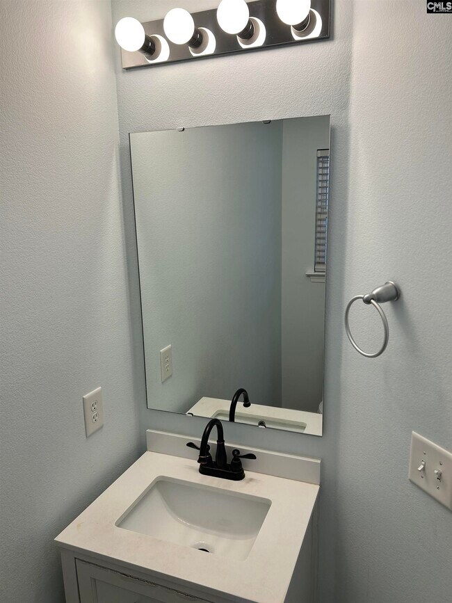 Building Photo - 454 Westmoreland Rd