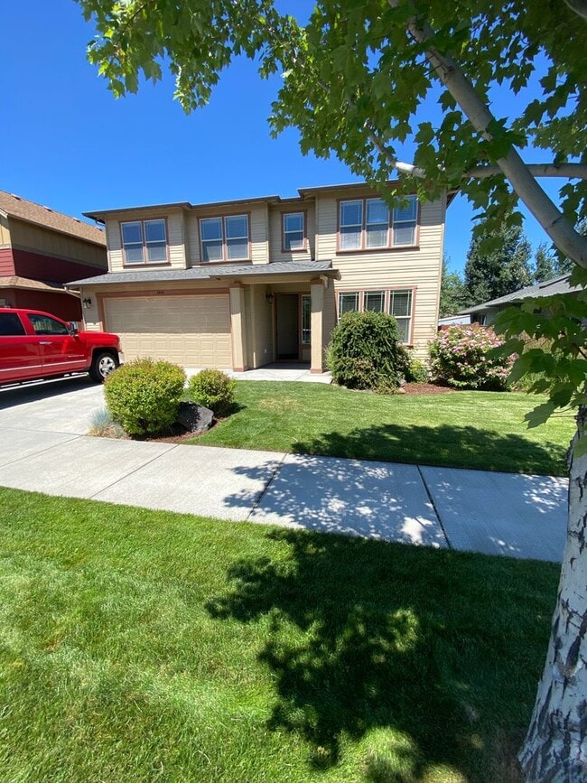 Building Photo - NE House Pet Friendly, 4 Bdrm, 2.5 Bath, Bonus Room, Office, Gas Heat/fireplace, A/C