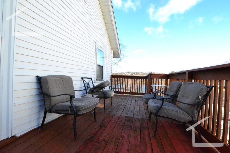 Building Photo - 116 Lake St