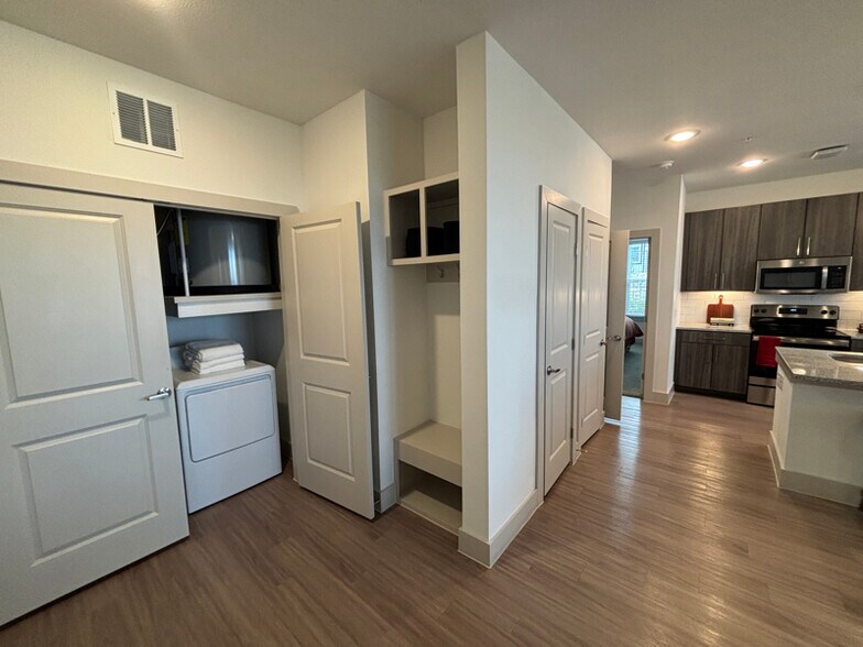 Building Photo - 702 Celebration Wy