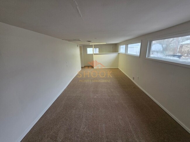 Building Photo - CENTRALLY LOCATED COZY 3 BR HOME